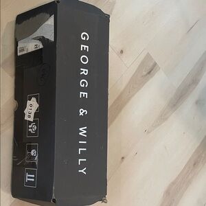 New in box George and Willy 18” studio craft paper roller without paper